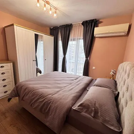 Spacious Sunny Flat With 2 Bedrooms In The Heart Of Apartment *