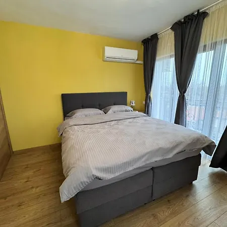 Spacious Sunny Flat With 2 Bedrooms In The Heart Of Apartment