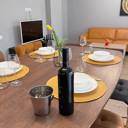 Apartment Spacious Sunny Flat With 2 Bedrooms In The Heart Of *
